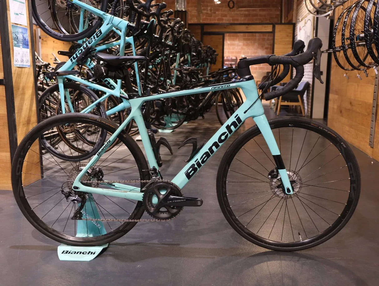 Alquiler Bicis Carretera de Carbono en Barcelona - Carretera / Bianchi Infinito XE -CaranvaSports - temporada 2026